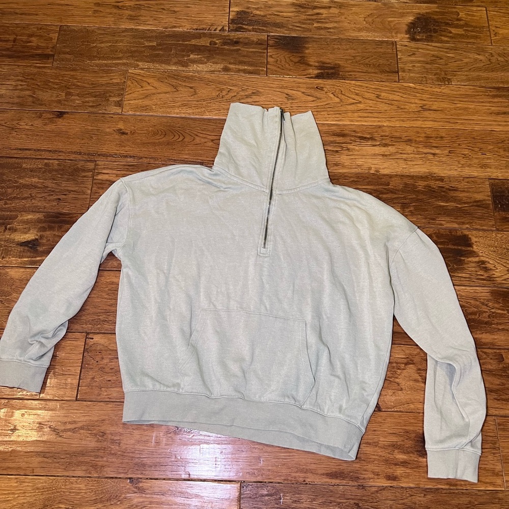 🌿 Soft Green Zip-Up CowlNeck Sweatshirt 🤍